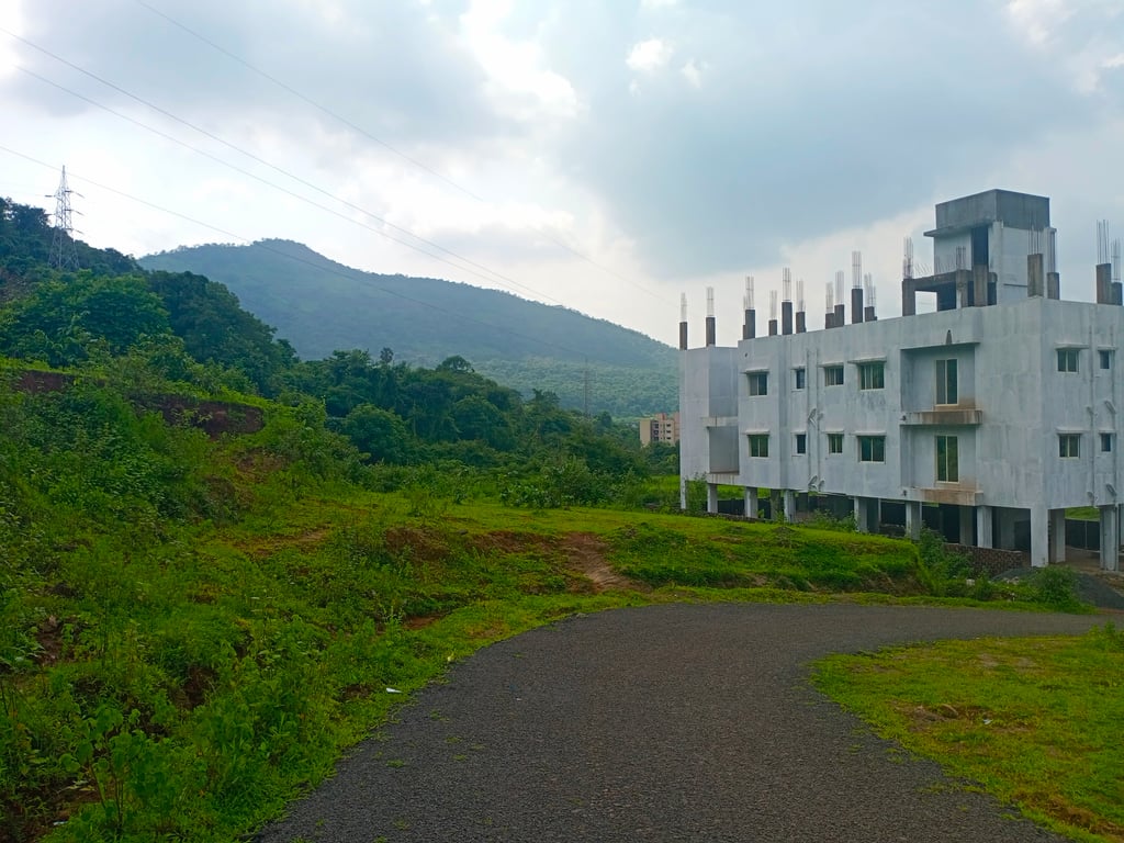 The Residence overlooking the mountains  with scenic beauty thumbnail 3