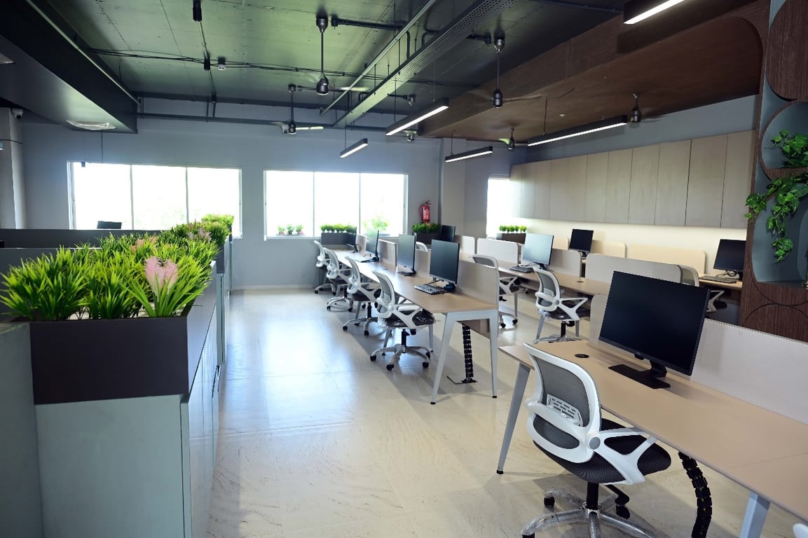 Luxurious office space for long lease thumbnail 3