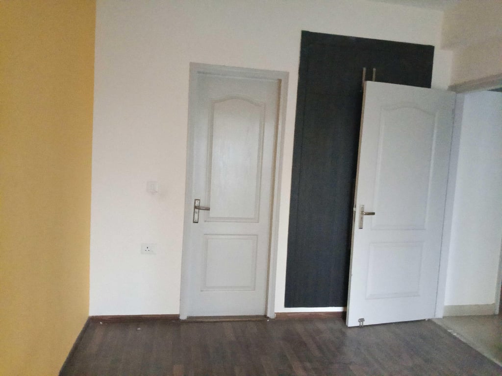 semi furnished apartment ready to move-In. Newly painted and cleaned with igl connection, thumbnail 6