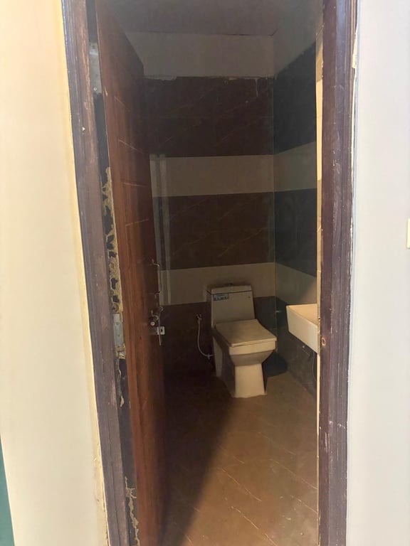 Villa near lulu mall ke just opposite friends colony ke pass - 1