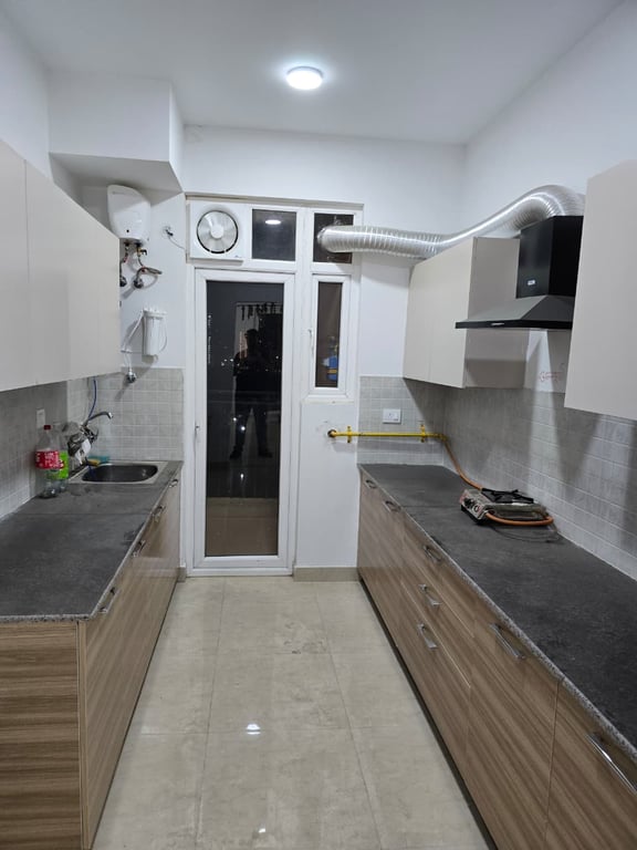 3 +1 BHK flat sec 150 thumbnail 9