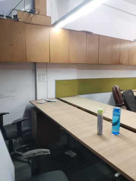 Commercial office space 1100 sqft thumbnail 5