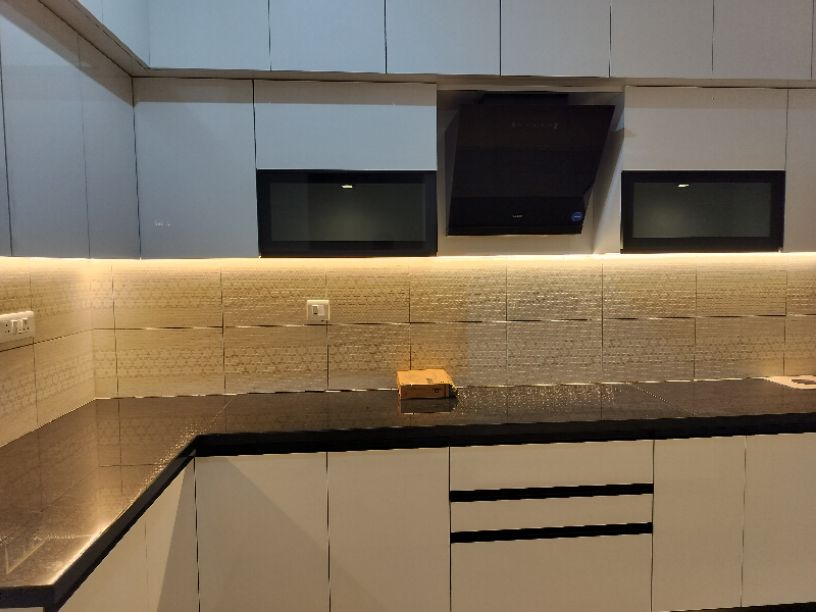 Spacious 3 bhk thumbnail 3