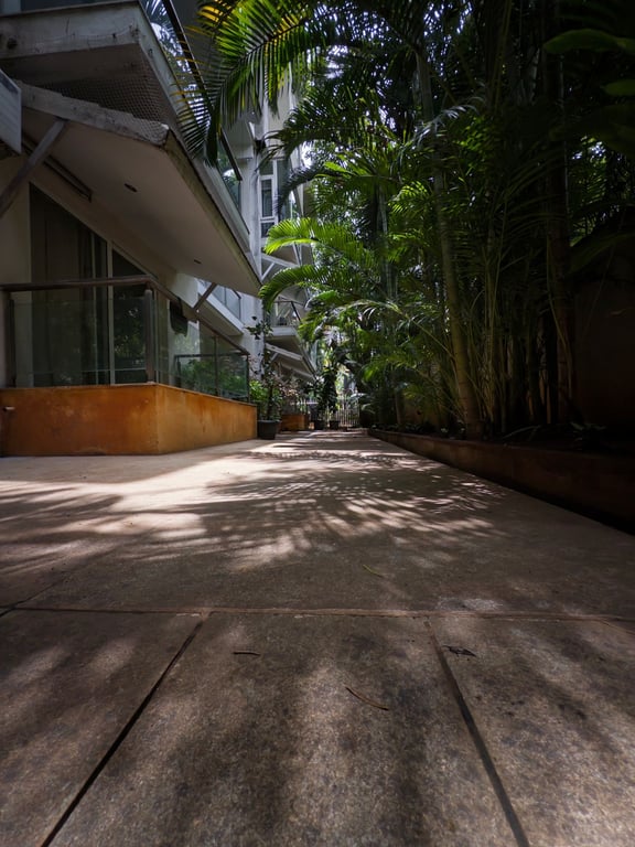 RENT - Spacious 3 BHK in CBD at Rest House Road, Off. M.G Road, Bangalore thumbnail 4