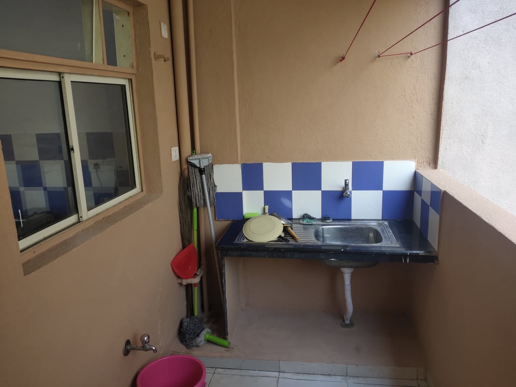 Specious 1 bhk flat at Singasandra, South Banglore thumbnail 6