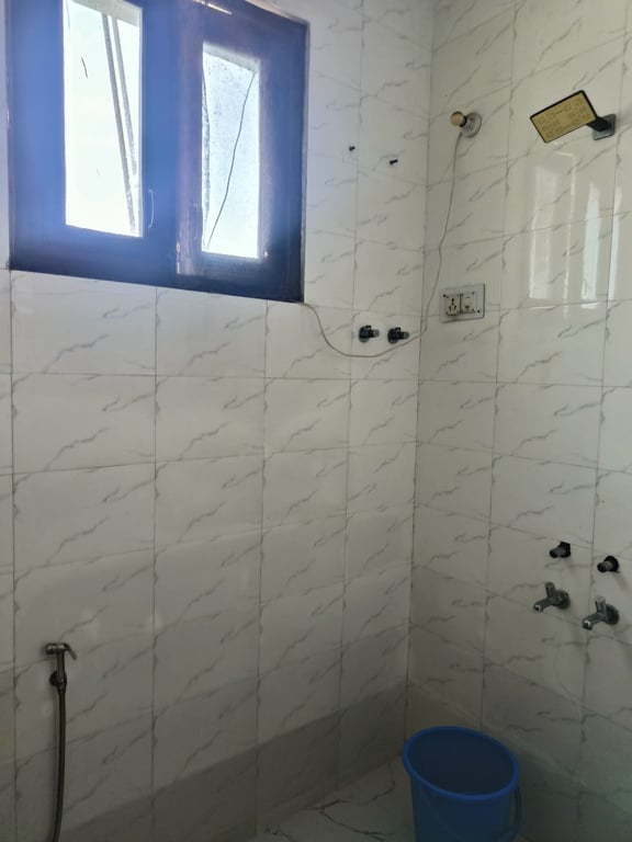 3rd and 4th floor for sale in Shalimar Bagh thumbnail 3