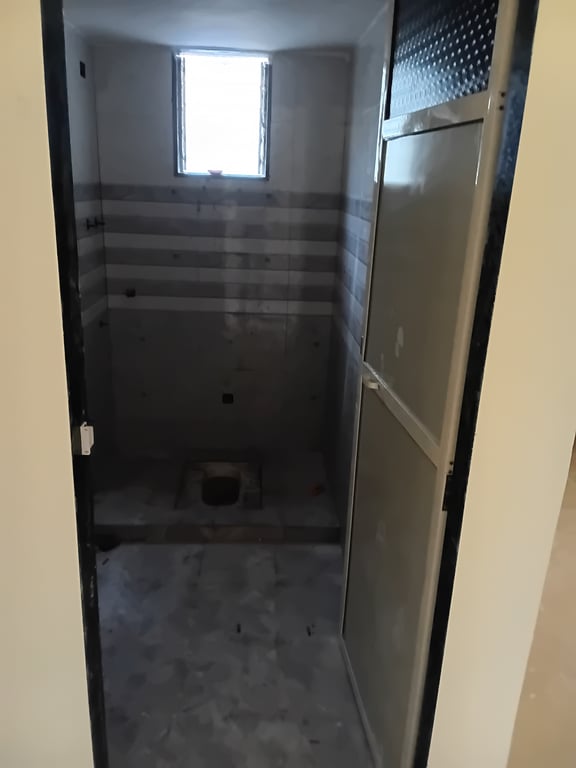 Central line me ghar cahiye lekin bujet nahi hai.. thumbnail 11