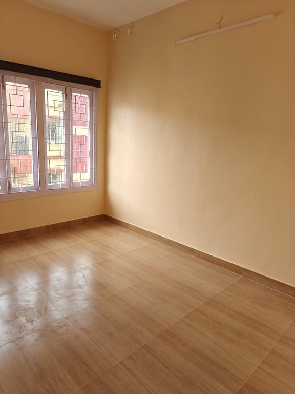 2 Bhk rent in golf green kolkata thumbnail 8