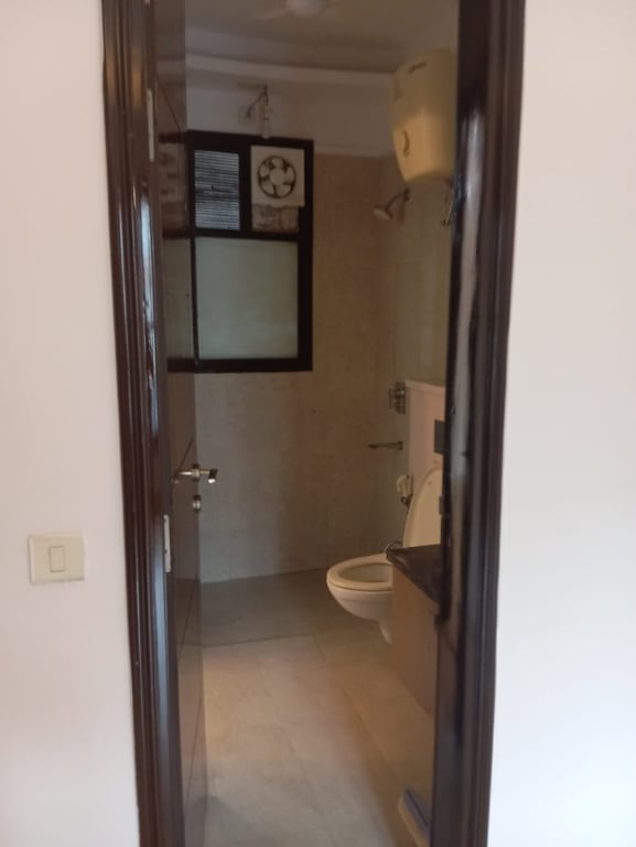 Luxurious 3BHK Builder Floor thumbnail 2