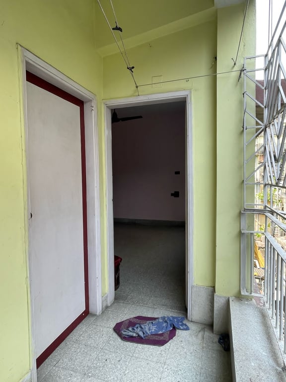 2 bhk flat sell in southern avenue thumbnail 11