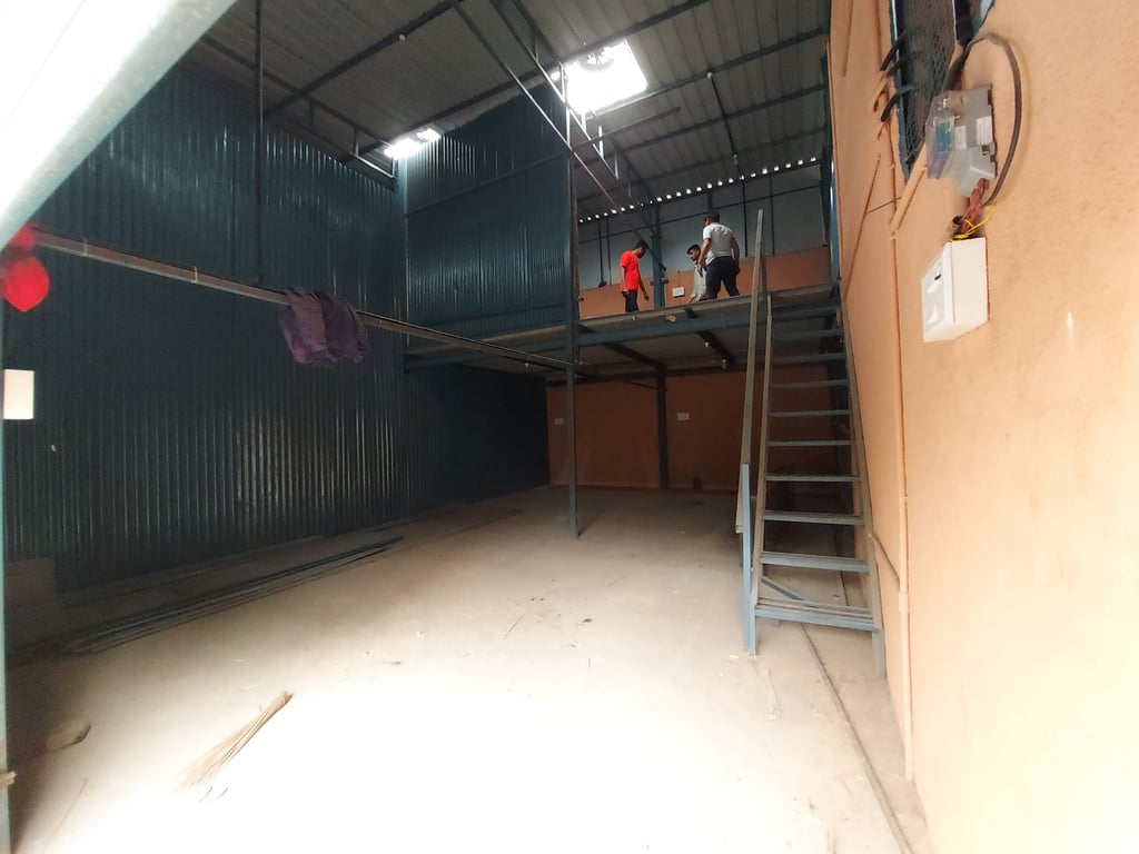 Spacious Shop/Godown For Sale thumbnail 4