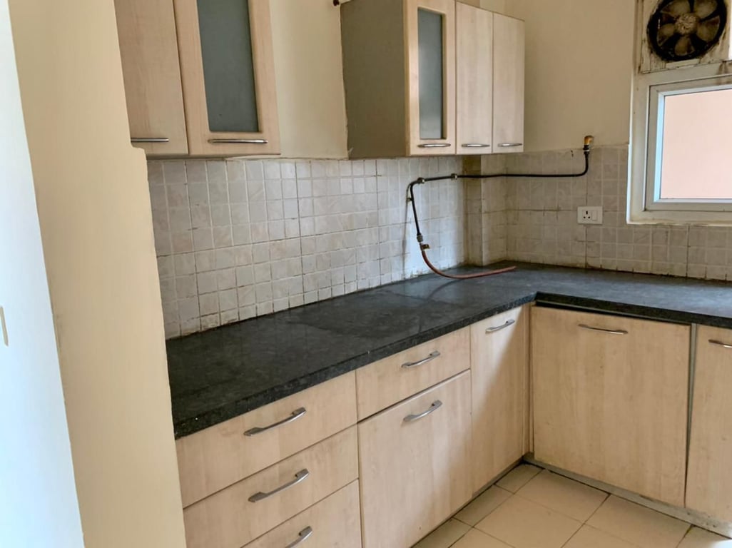 3BHK Flat for sale in Sunworld Vanalika Sector 107 thumbnail 9