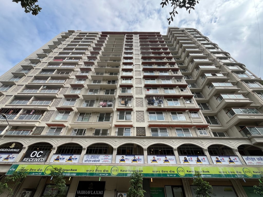 1bhk ready to move flat in chembur east thumbnail 2