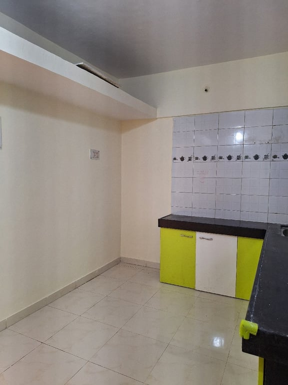2BHK Spacious Airy Semi Furnished Flat available for Rent near Magarpatta City thumbnail 3