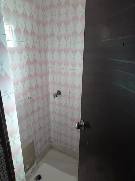 3rd and 4th floor for sale in Shalimar Bagh thumbnail 15