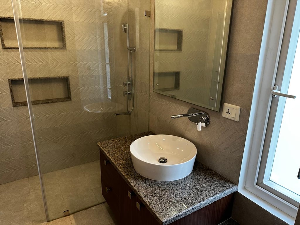 Defence colony 4 bhk thumbnail 5