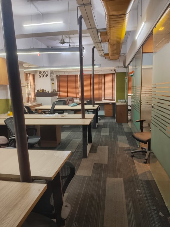 Commercial office space 1100 sqft thumbnail 6