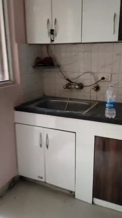 2BHK + Store Flat for Rent in Galaxy North Avenue 2, Noida Extension – 925 SQFT thumbnail 4