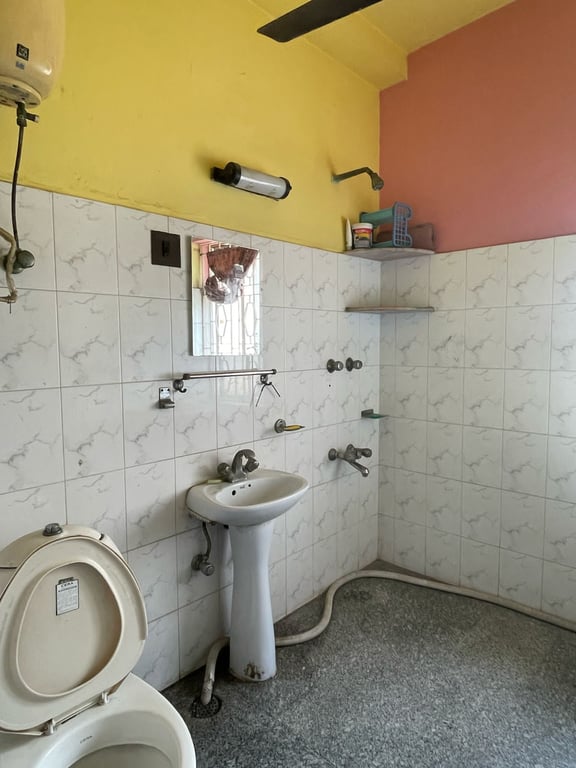 2 bhk flat sell in southern avenue - 1