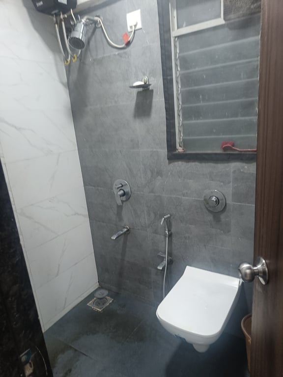 Spacious 2 bhk nr ram mandir Station goregaon thumbnail 6