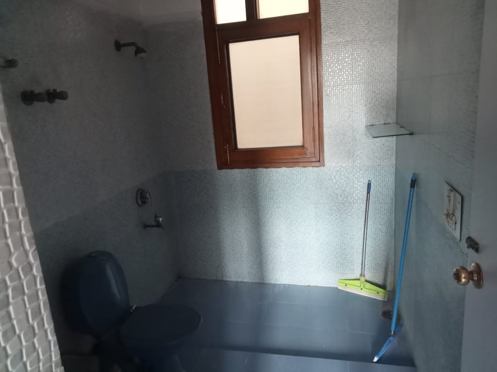 Spacious 1BHK near market thumbnail 3