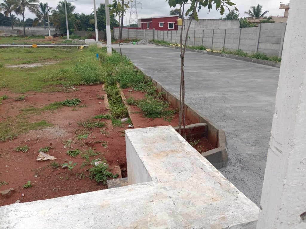 Conversion Site for Sale – Suradhenupura Gate, Near Rajanakunte, Airport Area, Bengaluru North thumbnail 3