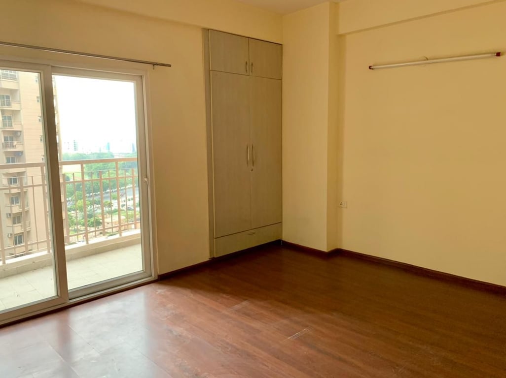 3BHK Flat for sale in Sunworld Vanalika Sector 107 thumbnail 11