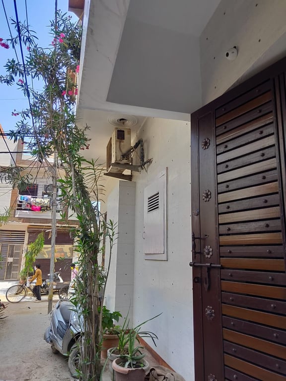 2 BHK First floor Dwarka Mor thumbnail 3