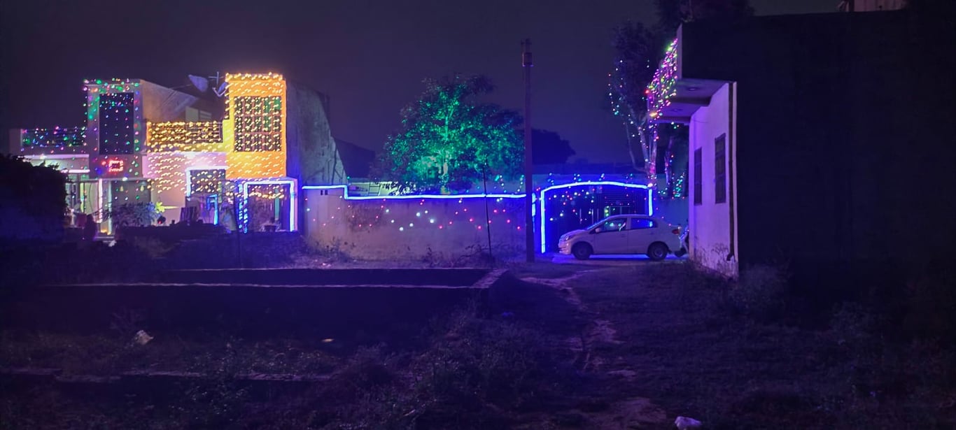 200 gaj plot with 2 Bed room with 2 washroom & kitchen thumbnail 5