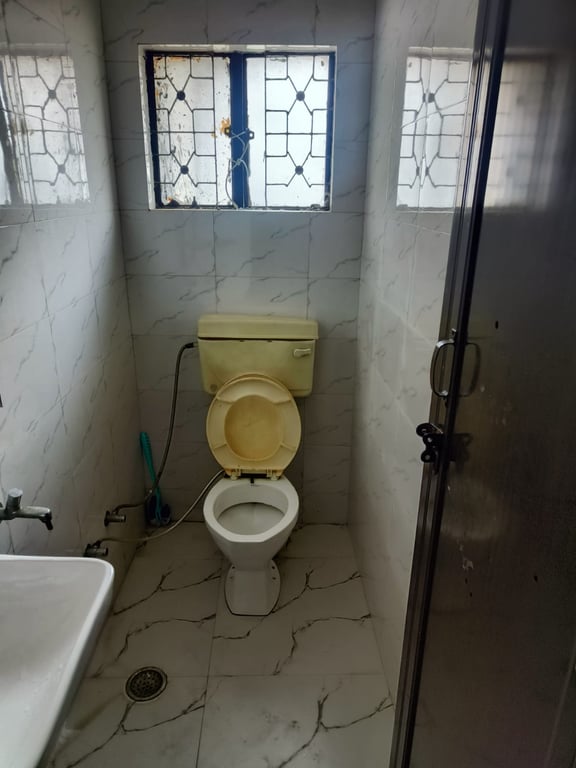 3rd and 4th floor for sale in Shalimar Bagh thumbnail 6