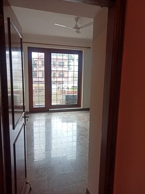Spacious 1BHK near market thumbnail 14
