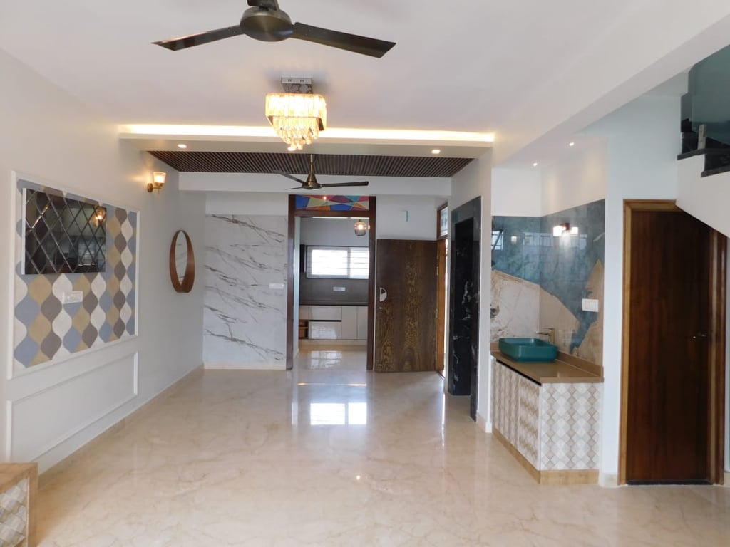 7BHK Independent House for Sale – Shubenclave, Harlur Main Road, Bengaluru thumbnail 1