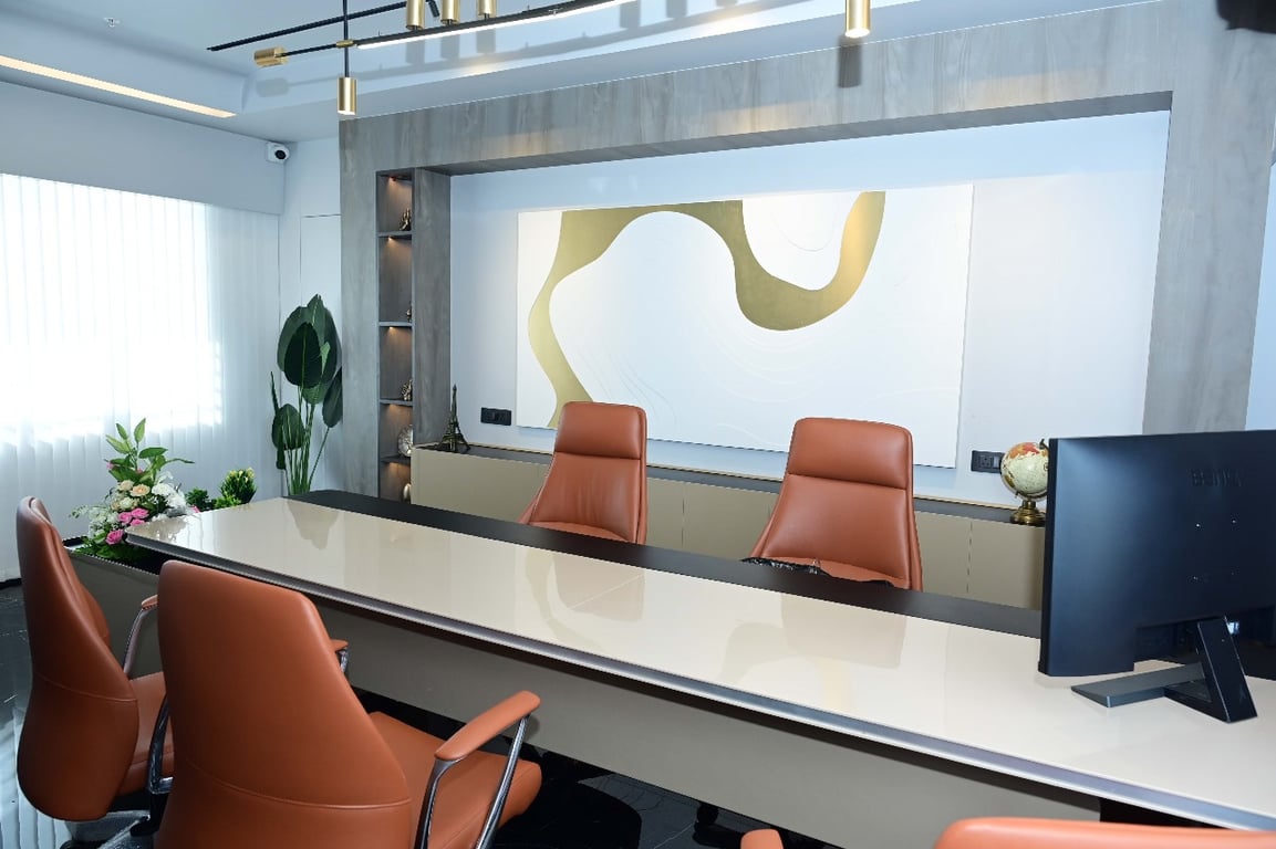 Luxurious office space for long lease thumbnail 5