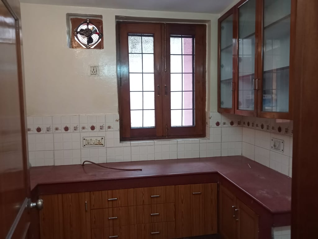 Spacious 1BHK near market thumbnail 7