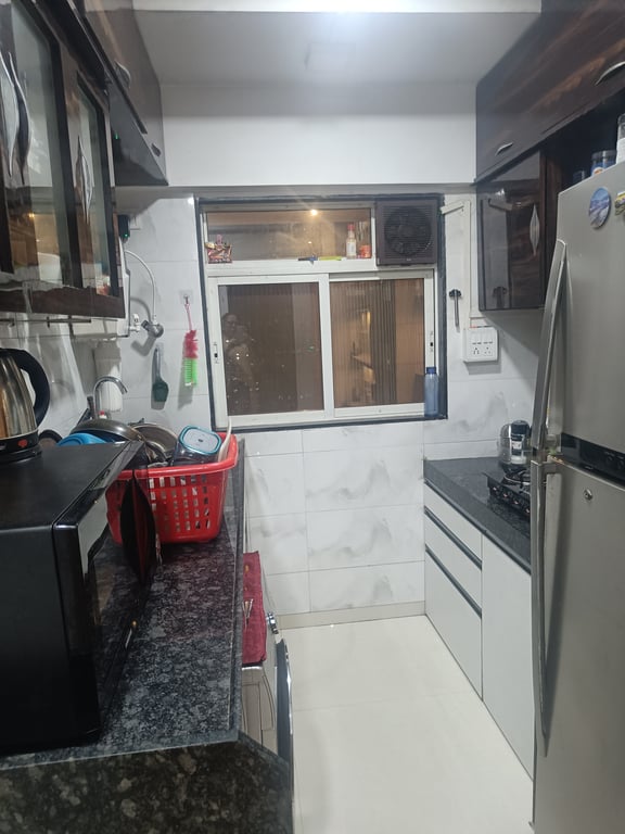 Spacious 2 bhk nr ram mandir Station goregaon thumbnail 3