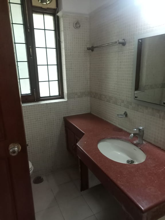 Spacious 1BHK near market thumbnail 8