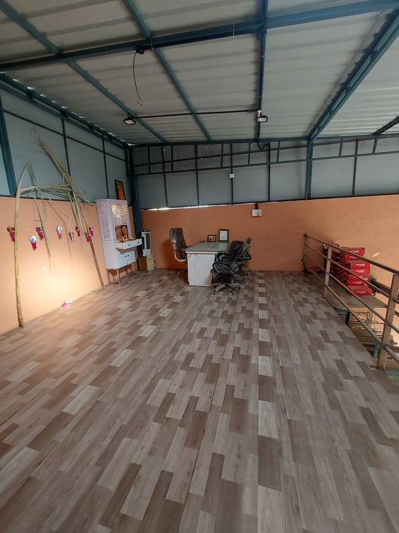 Spacious Shop/Godown For Sale thumbnail 5