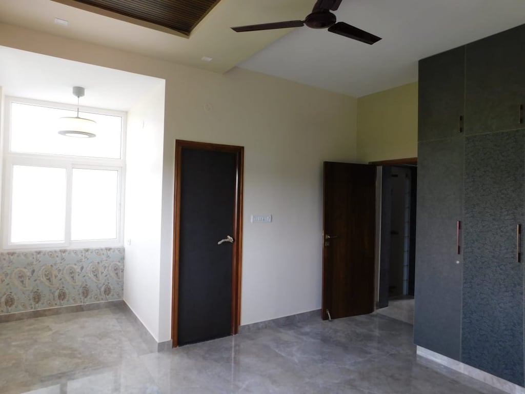 7BHK Independent House for Sale – Shubenclave, Harlur Main Road, Bengaluru thumbnail 12