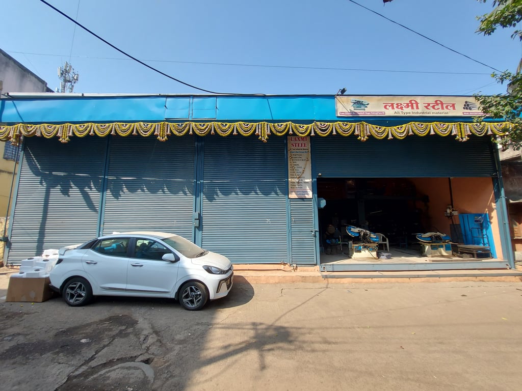 Spacious Shop/Godown For Sale thumbnail 2