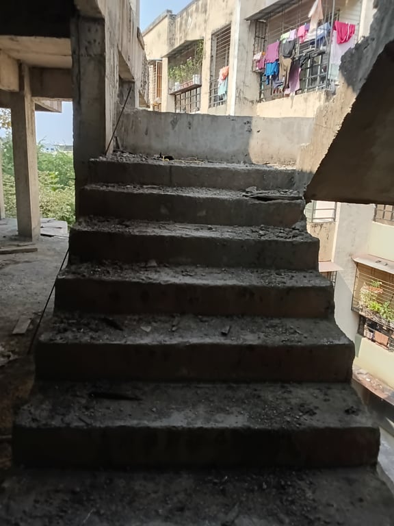 Central line me ghar cahiye lekin bujet nahi hai.. thumbnail 7