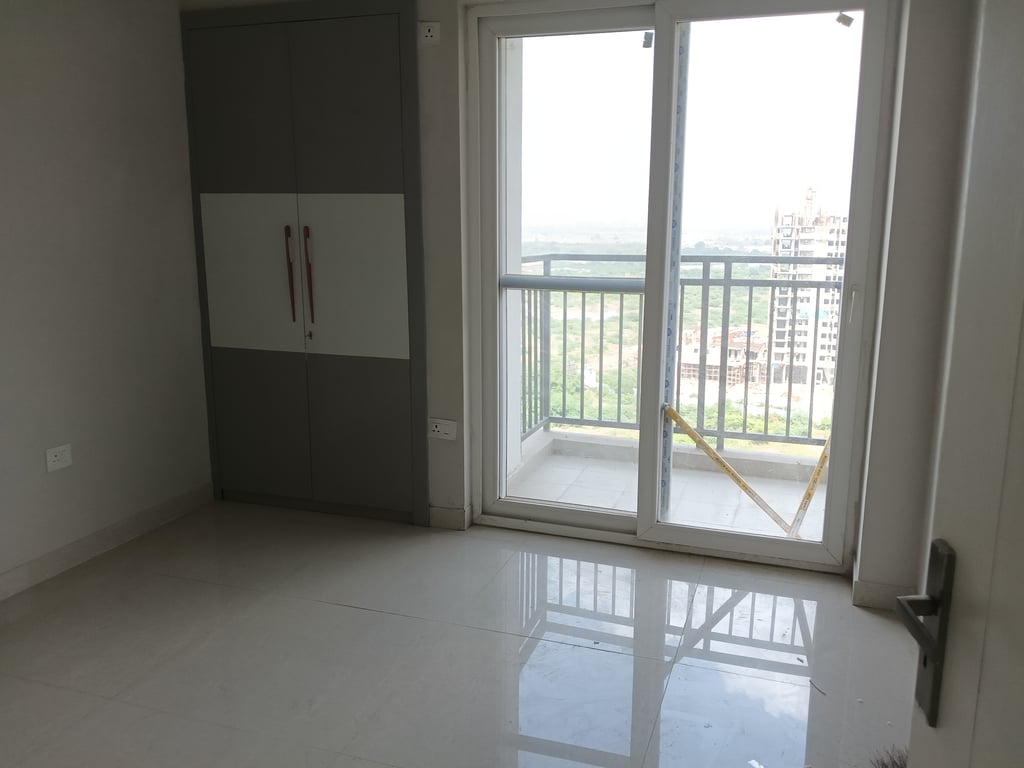 2BHK Flat Available For Rent in Eldeco Live By The Greens ( Noida Sector 150 ) thumbnail 5