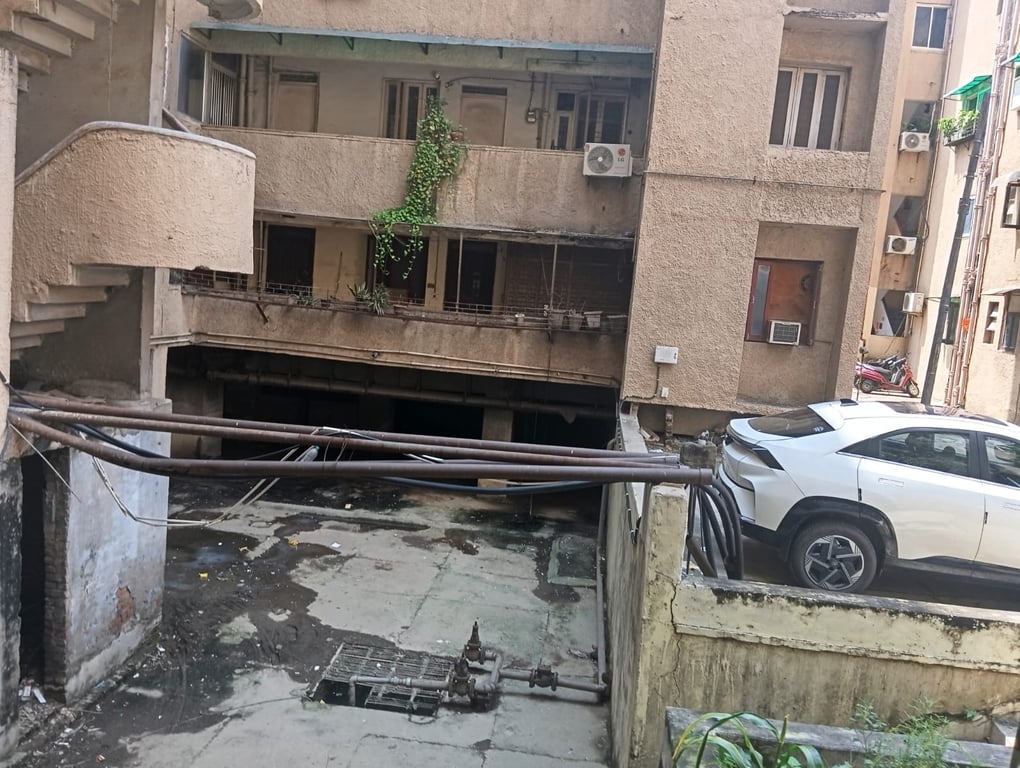 Flat in East Arjun Nagar Delhi thumbnail 3