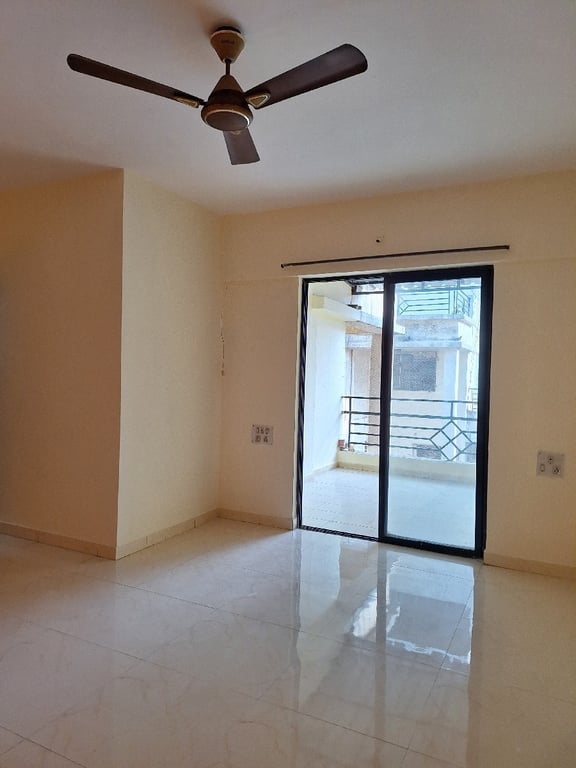 2BHK Spacious Airy Semi Furnished Flat available for Rent near Magarpatta City thumbnail 6