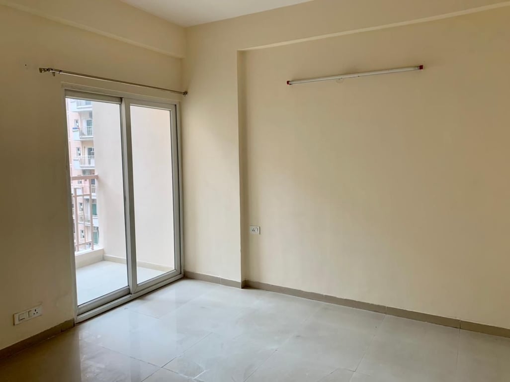3BHK Flat for sale in Sunworld Vanalika Sector 107 thumbnail 7