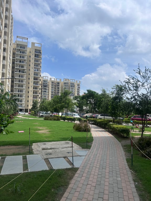 Spacious 2bhk with park view thumbnail 5