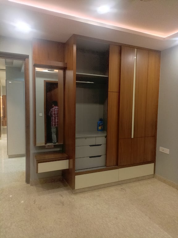 It's 3 BHK apartment flat in prime location in pitam pura near by all amenities like metro station thumbnail 3