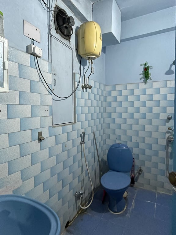 2 bhk flat sell in southern avenue thumbnail 3