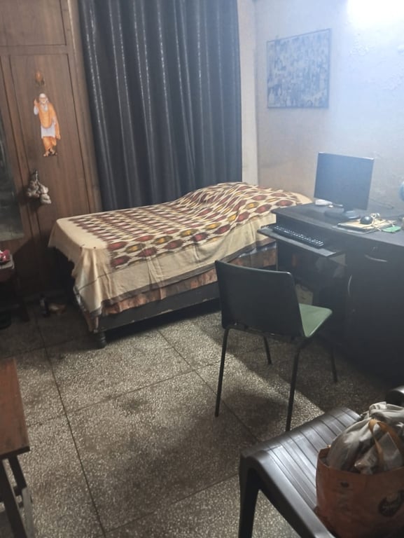 Flat in East Arjun Nagar Delhi thumbnail 6