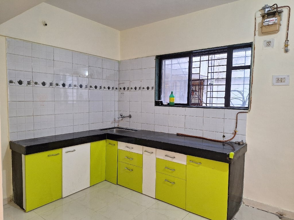 2BHK Spacious Airy Semi Furnished Flat available for Rent near Magarpatta City thumbnail 4