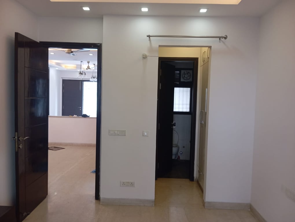 Luxurious 3BHK Builder Floor thumbnail 9